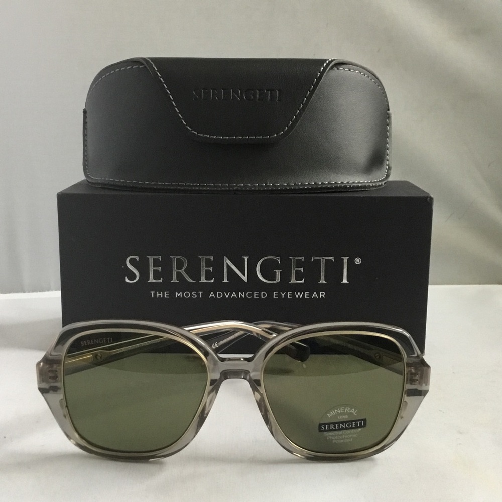 Serengeti Hayworth Women Polarized Photochromic.